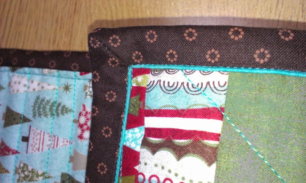 Ricky Tims piped binding on my Table Runner - corners complete